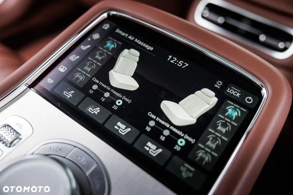 Genesis G90 3.5T V6 AT8 SWB Luxury Plus - 32
