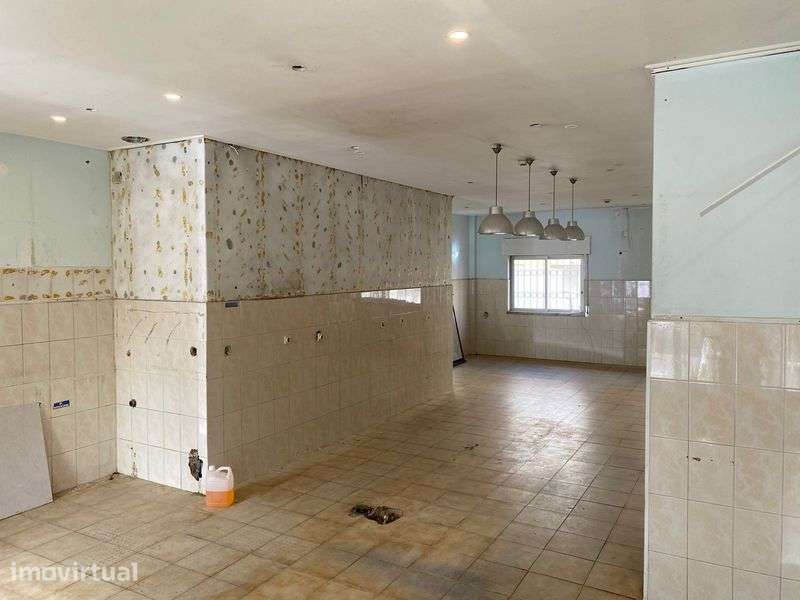 Loja para Arrendamento – Amora | 150 m² | Excelente Local - Grande imagem: 2/11