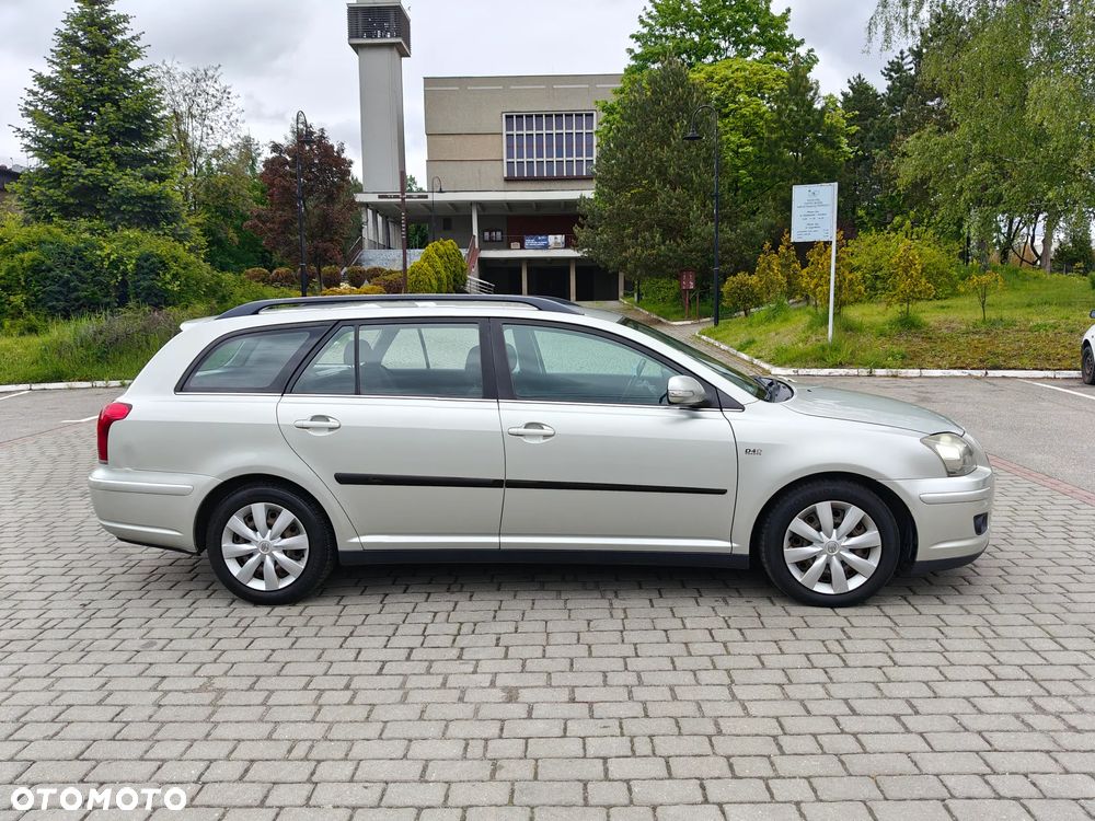Toyota Avensis 2.0 D-4D Sol Premium - 4