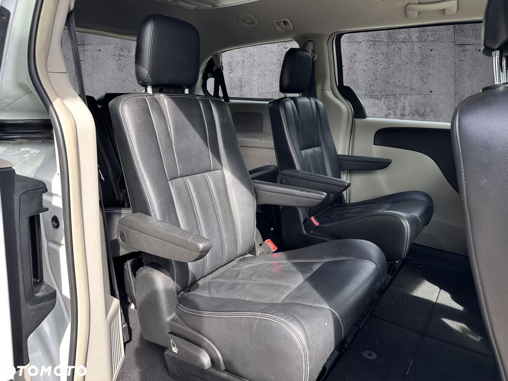 Chrysler Town & Country 3.6 Limited - 9