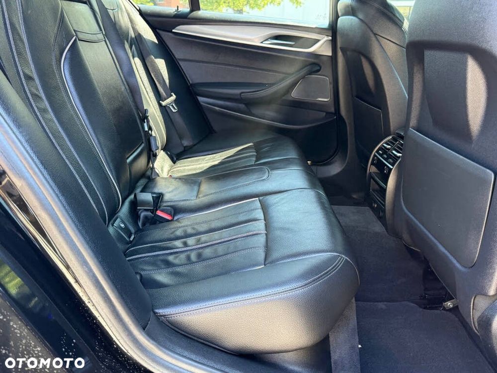 BMW Seria 5 540i xDrive Sport Line - 14