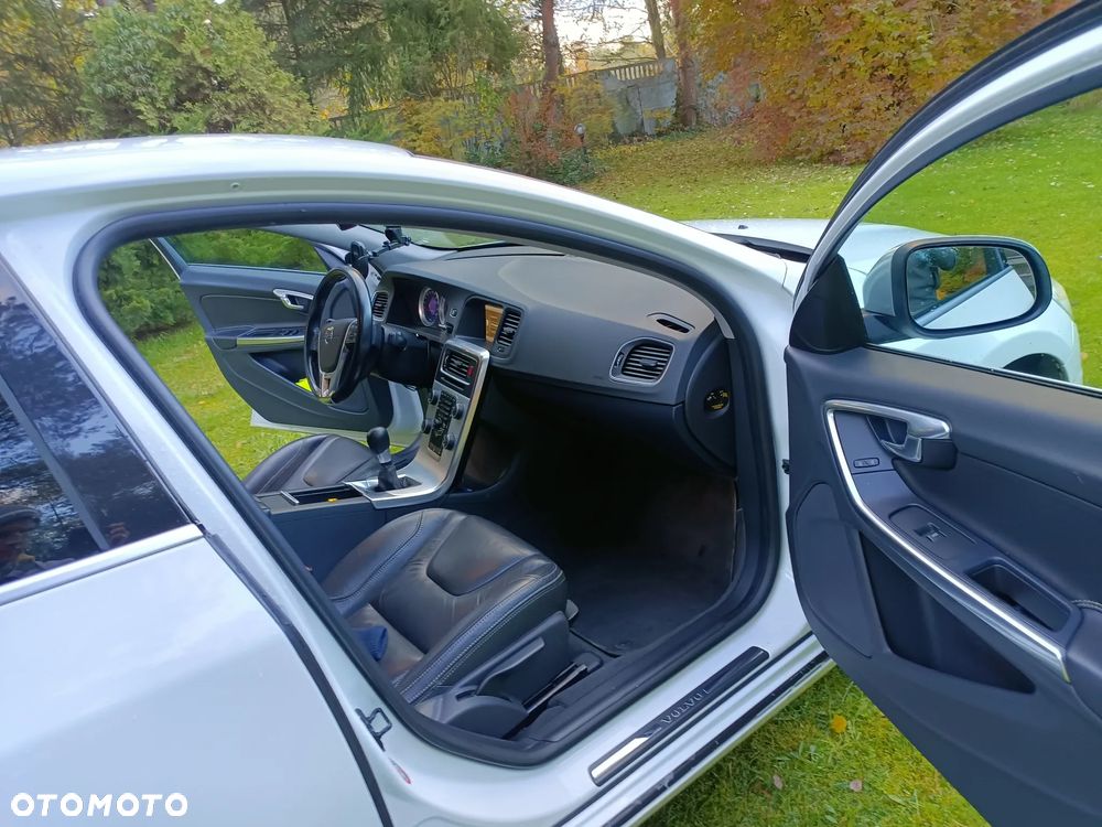 Volvo S60 D4 R-Design - 10