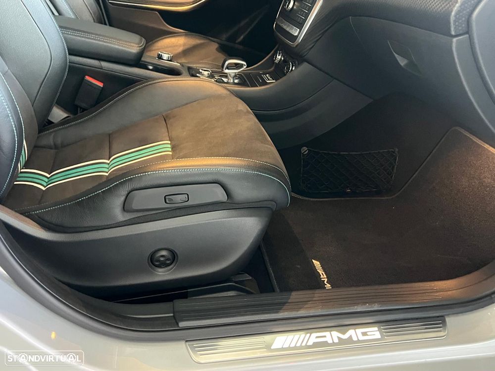 Mercedes-Benz A 45 AMG 4Matic Speedshift 7G-DCT PETRONAS 2015 World Champion Edition - 16