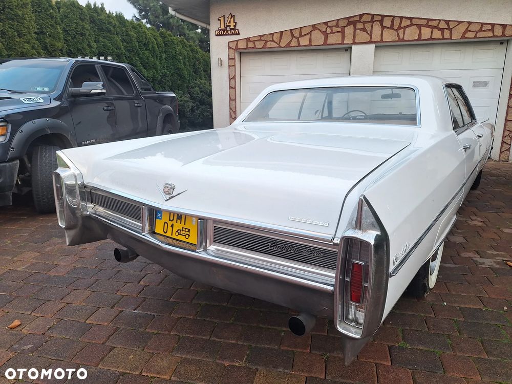 Cadillac Deville - 4