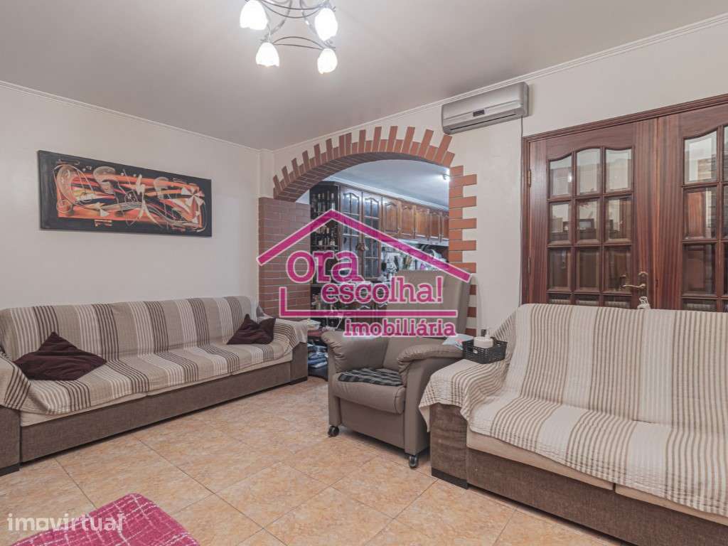 Terreno urbano de 940 m2 com Moradia unifamiliar T2 com 55 m2 na Co... - Grande imagem: 2/17