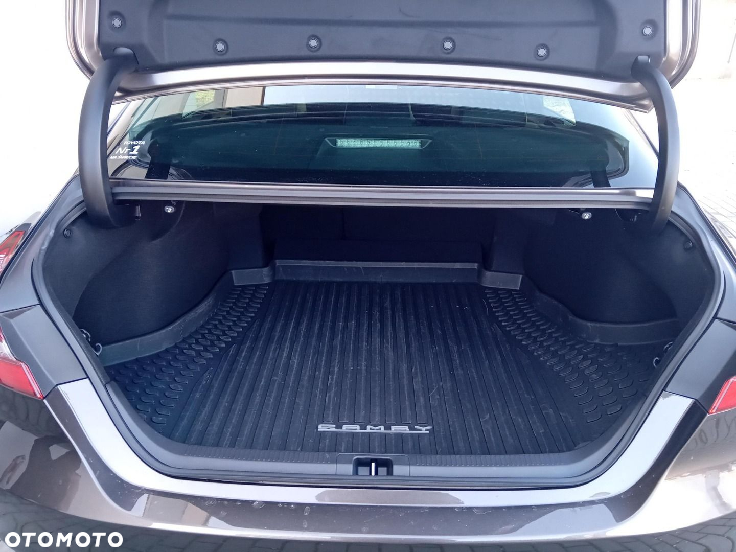 Toyota Camry - 17