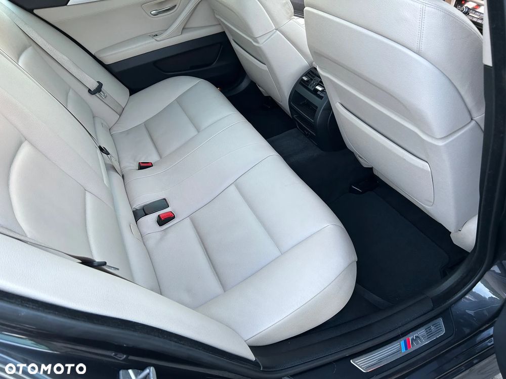 BMW Seria 5 525d xDrive - 12