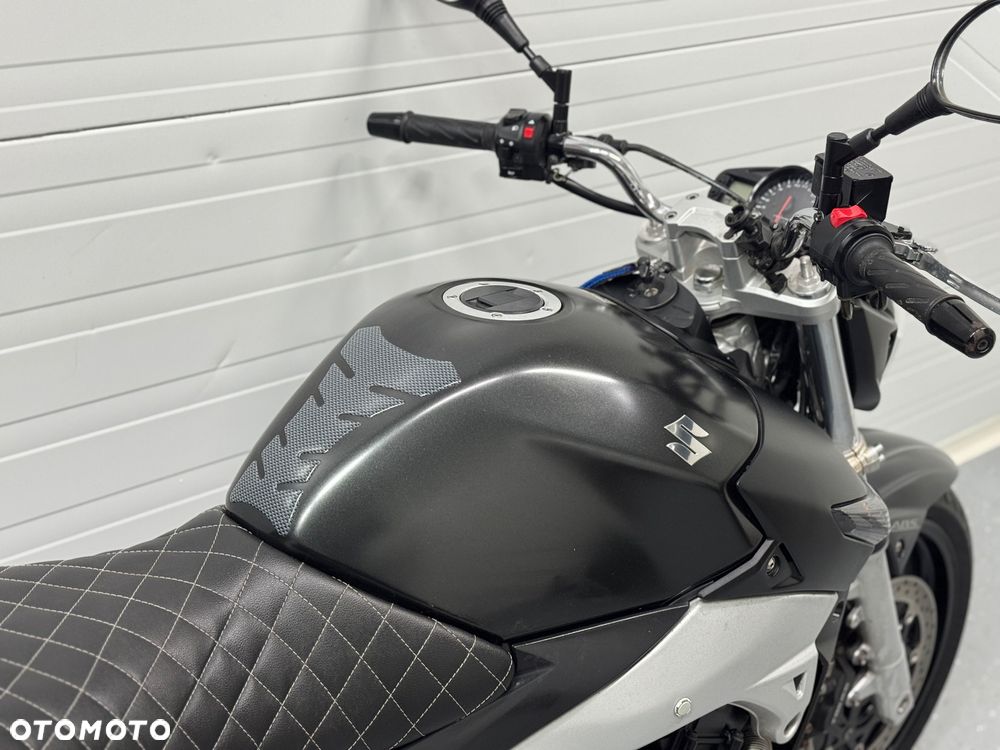 Suzuki GSR - 10