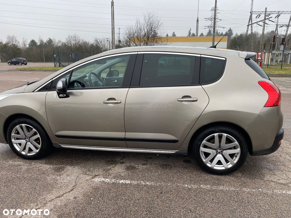Peugeot 3008 2.0 HDi HYbrid4 - 13