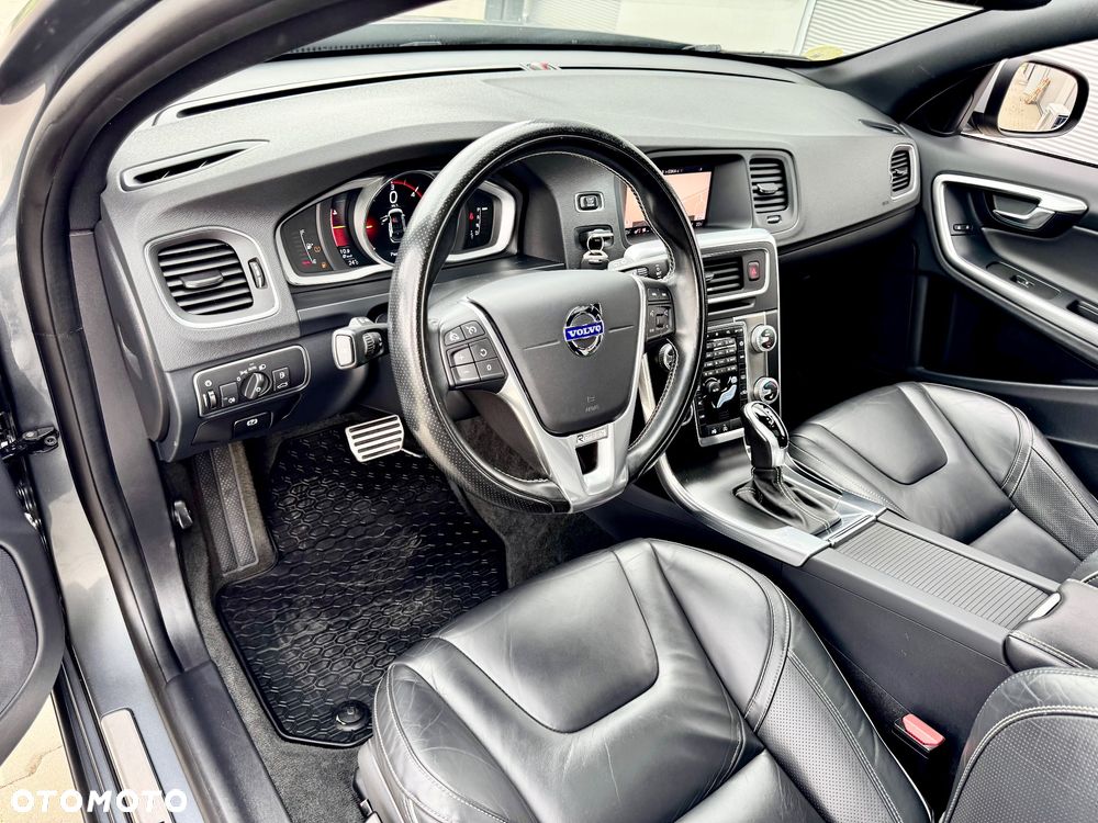 Volvo V60 D4 Geartronic R-Design - 27