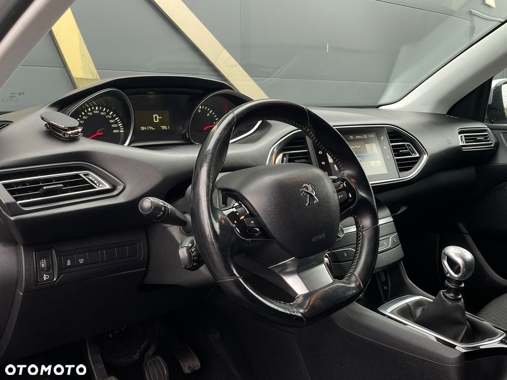 Peugeot 308 1.6 BlueHDi Allure S&S - 9