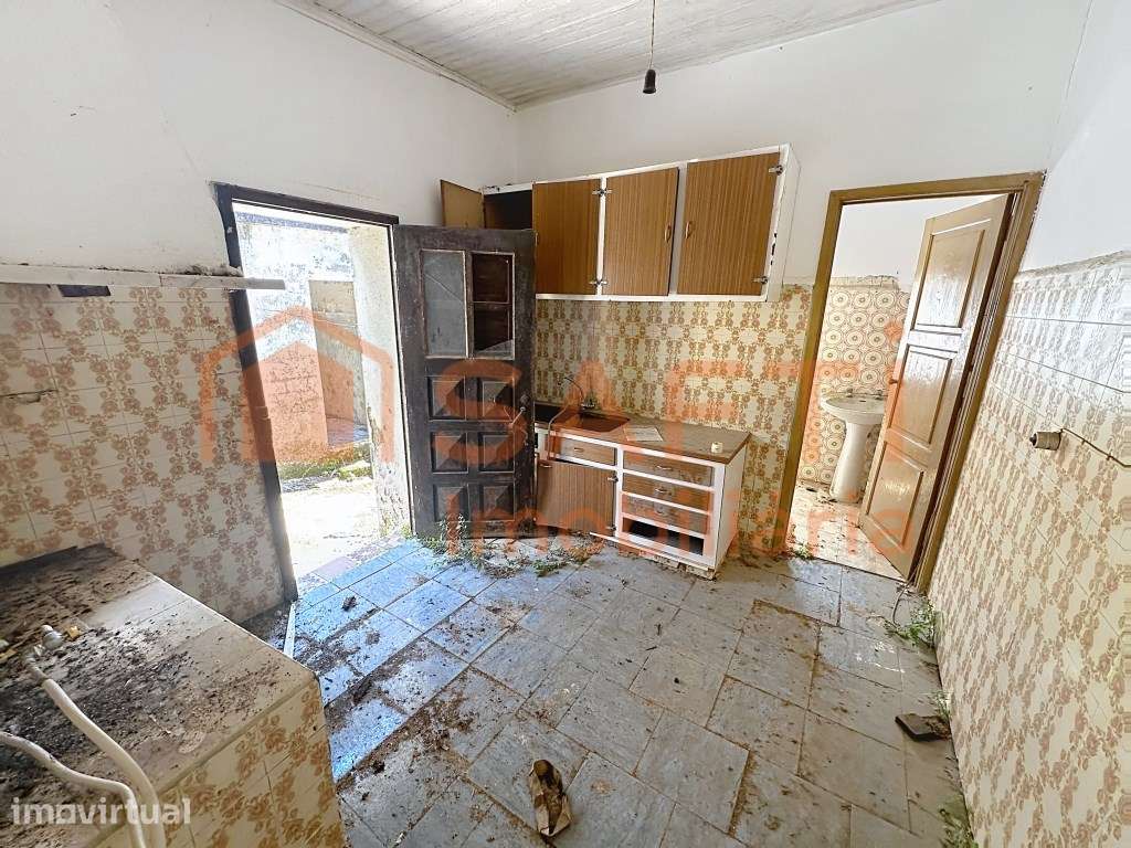 Moradia para remodelar no Carvalhal - Grande imagem: 2/12
