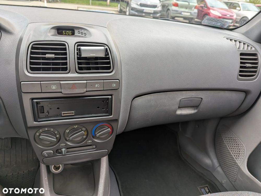 Hyundai Accent 1.5 Comfort - 5