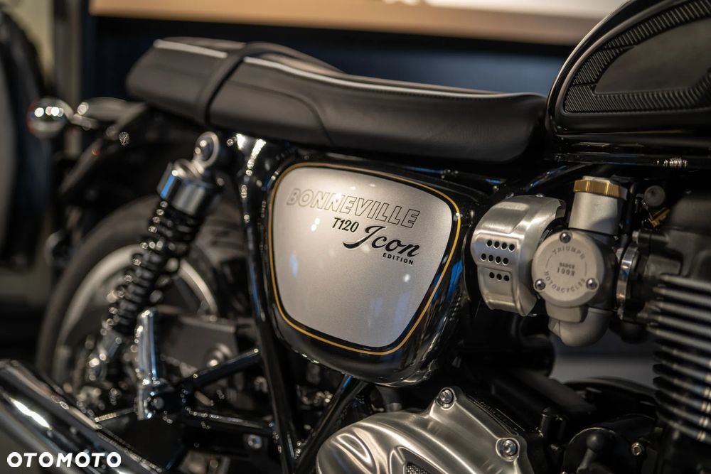 Triumph Bonneville - 23