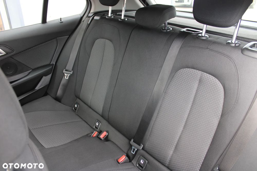 BMW Seria 1 118i - 25