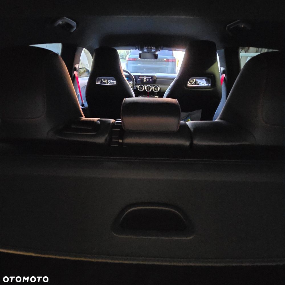 Mercedes-Benz CLA - 12