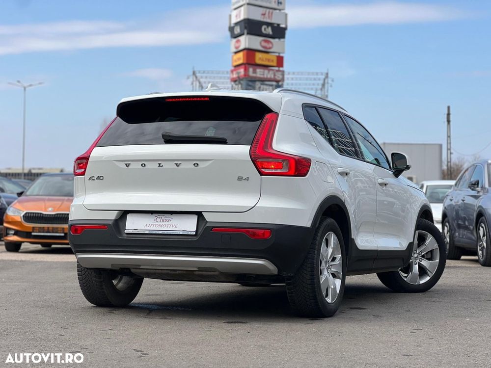Volvo XC 40 B4 AT8 Mild Hybrid Momentum Pro - 6
