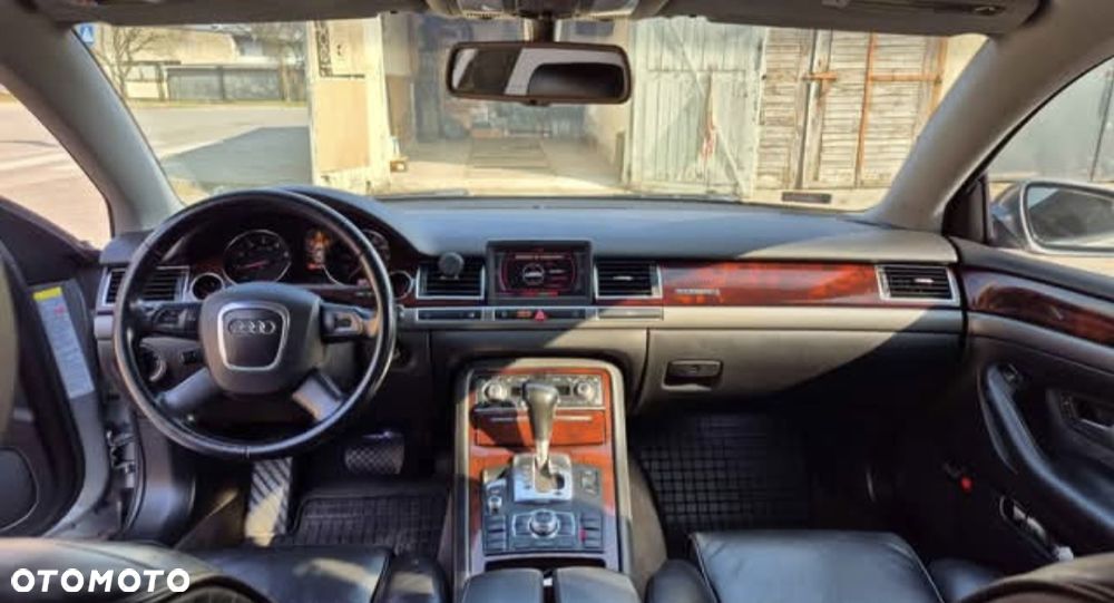 Audi A8 4.2 L Quattro - 20