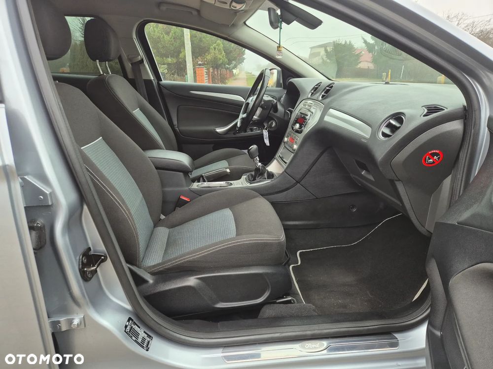 Ford Mondeo 2.0 TDCi Ambiente - 19