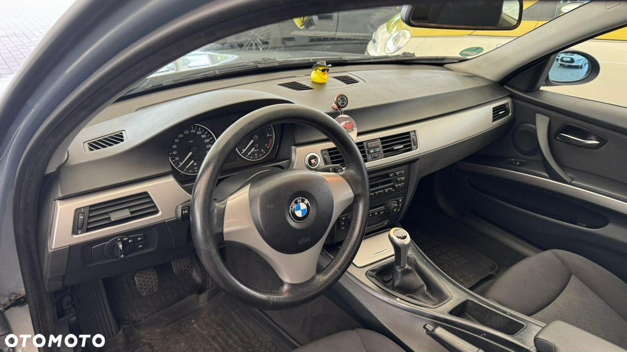 BMW Seria 3 320i - 29