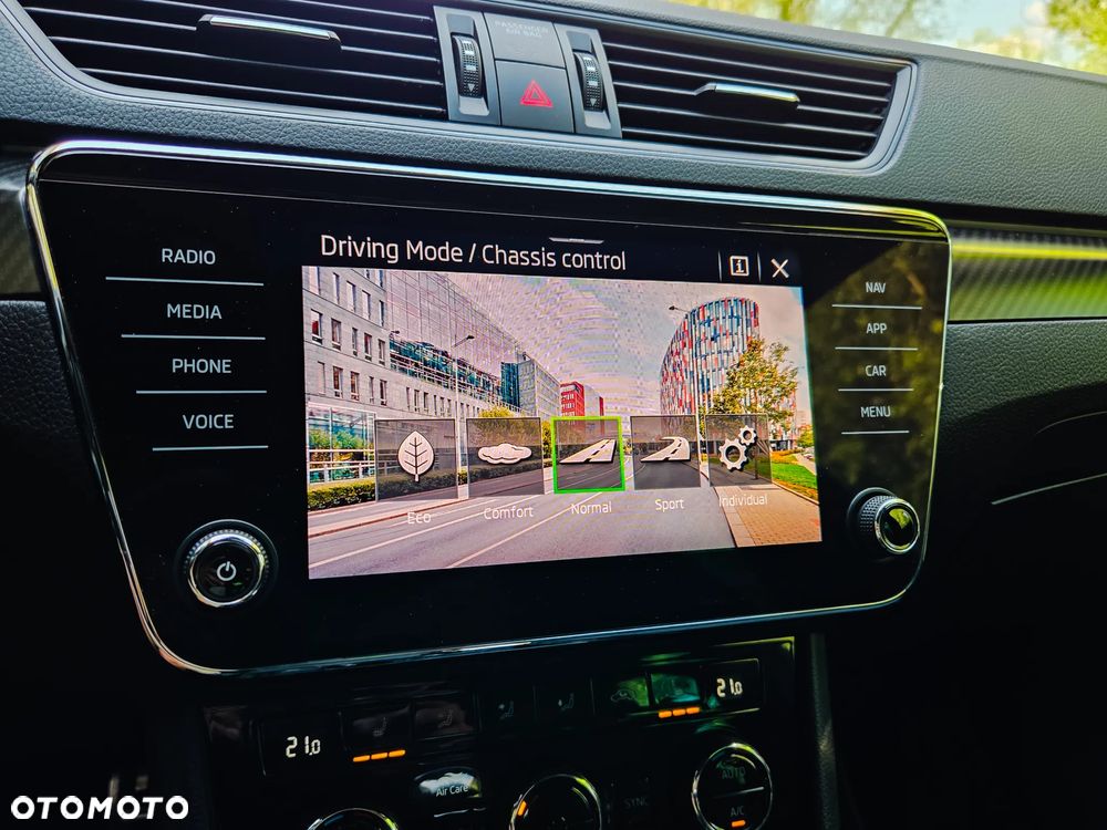 Skoda Superb 2.0 TDI SCR Sportline DSG - 17