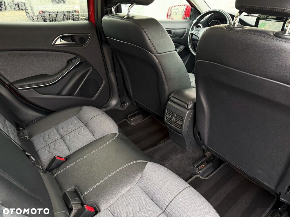 Mercedes-Benz GLA 200 7G-DCT Style - 33