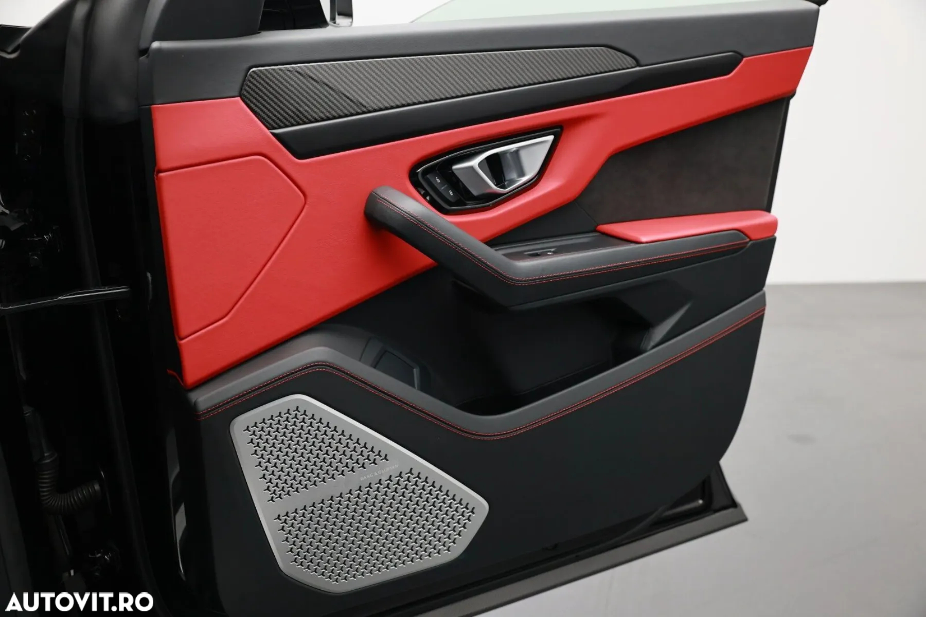 Lamborghini URUS Standard - 17