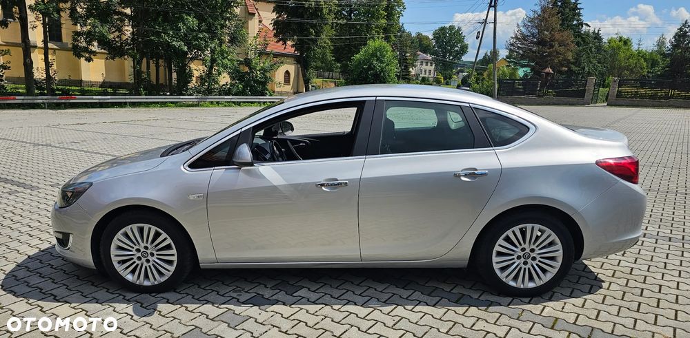 Opel Astra 1.4 T Cosmo - 4