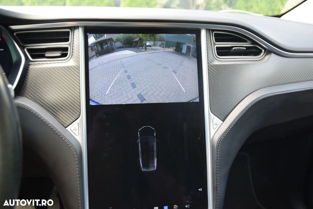 Tesla Model X - 8