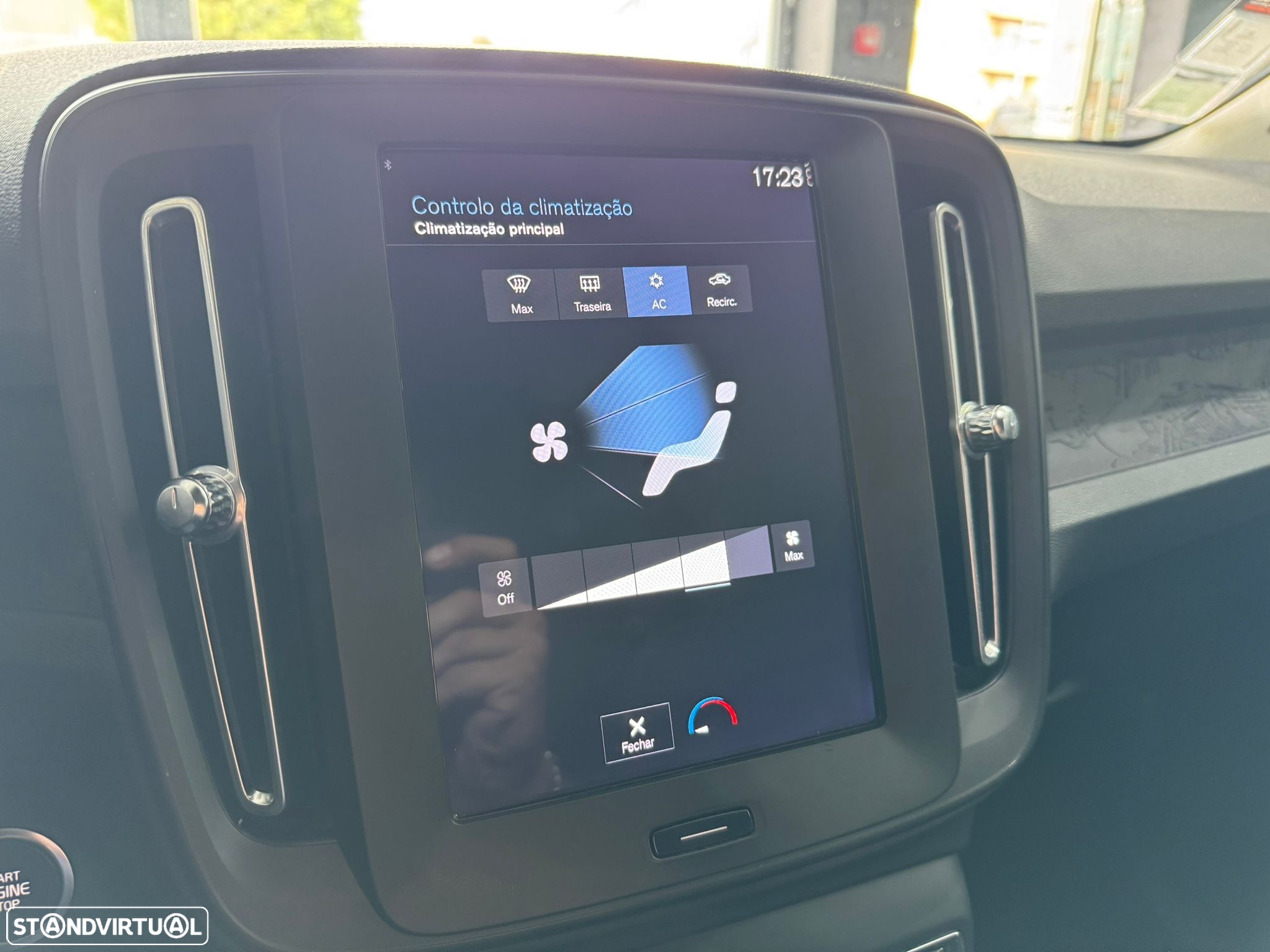 Volvo XC 40 2.0 D3 Momentum Plus Geartronic - 17