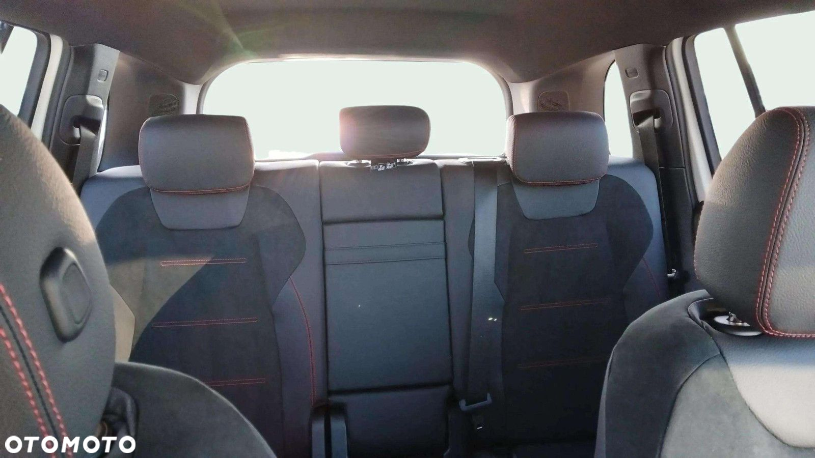 Mercedes-Benz GLB - 16