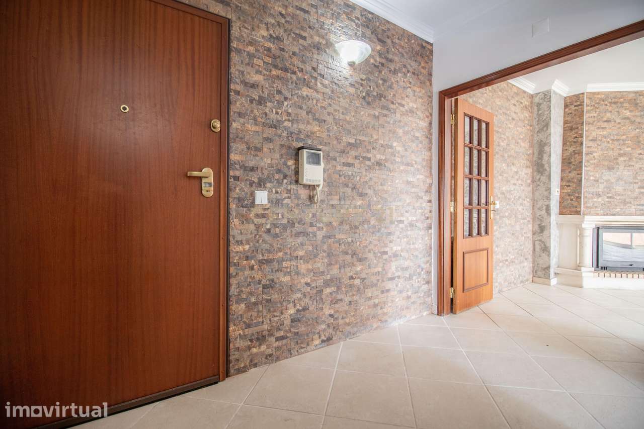 Apartamento T3 no último piso, com suite, três varandas, churrasqueira - Grande imagem: 3/29