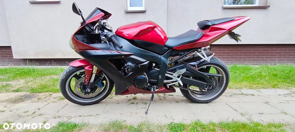 Yamaha R1 - 10