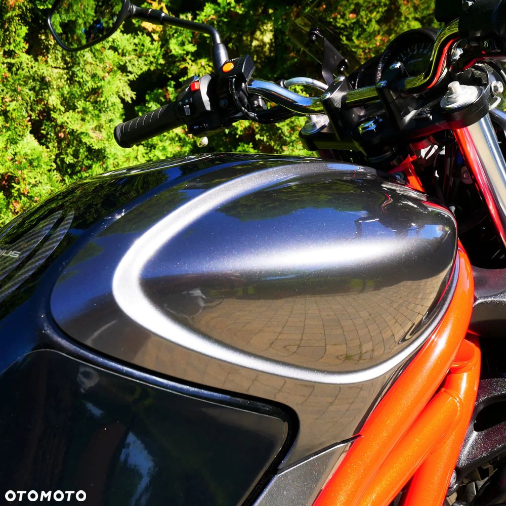 Suzuki Gladius - 25