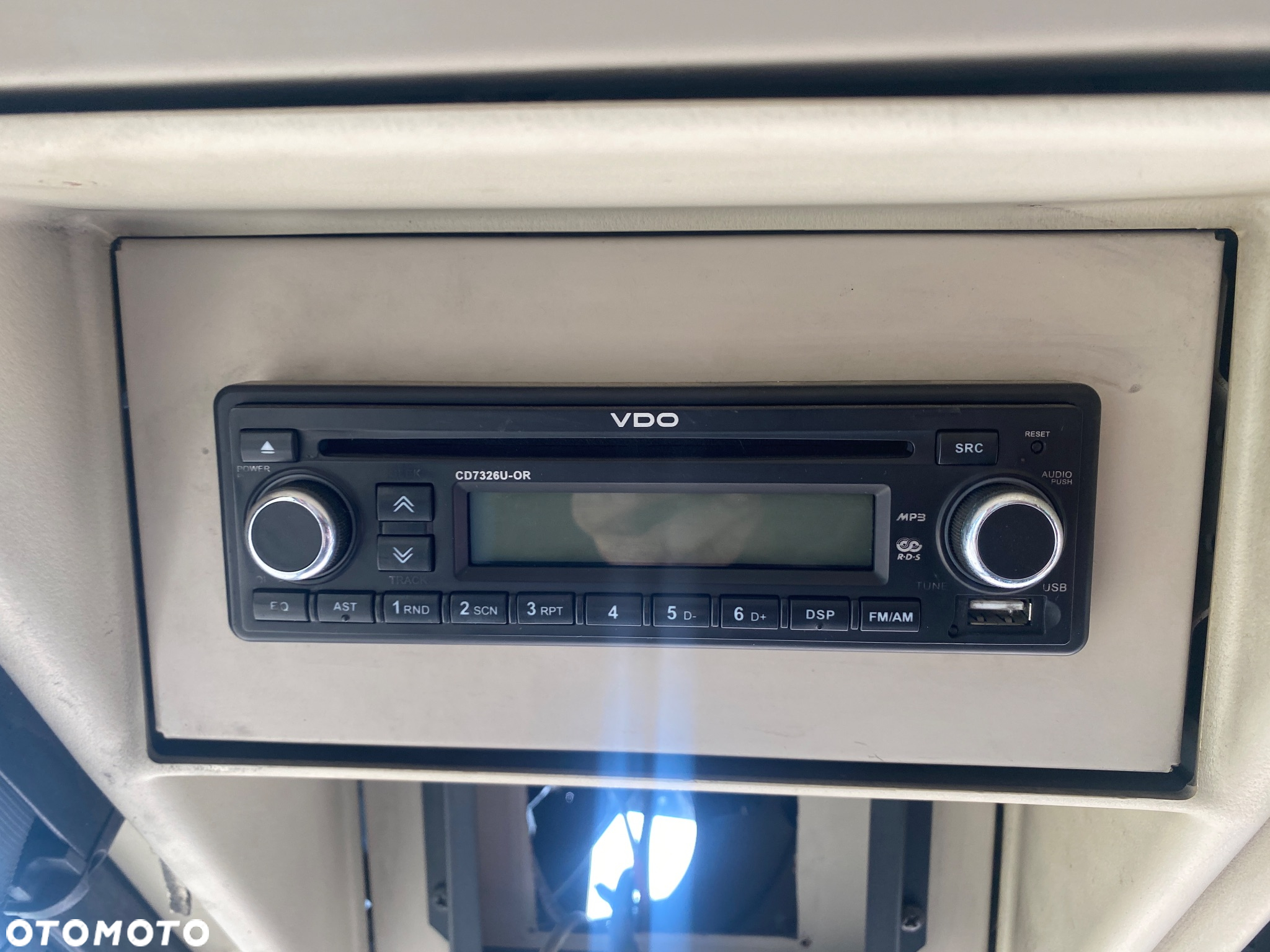 VDO CD7326U-OR RDS / CD / MP3-USB, 24V  RADIO - 2