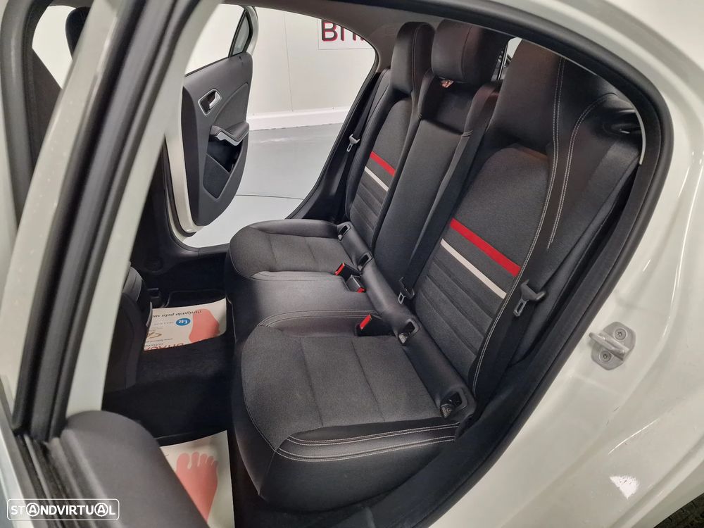 Mercedes-Benz A 180 d AMG Line - 36