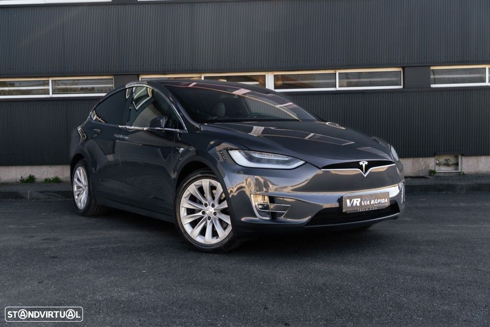 Tesla Model X - 4