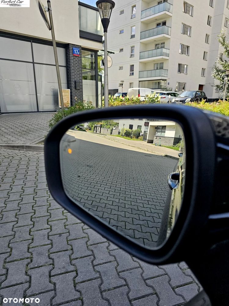 Ford Mondeo 2.0 Hybrid Titanium - 24