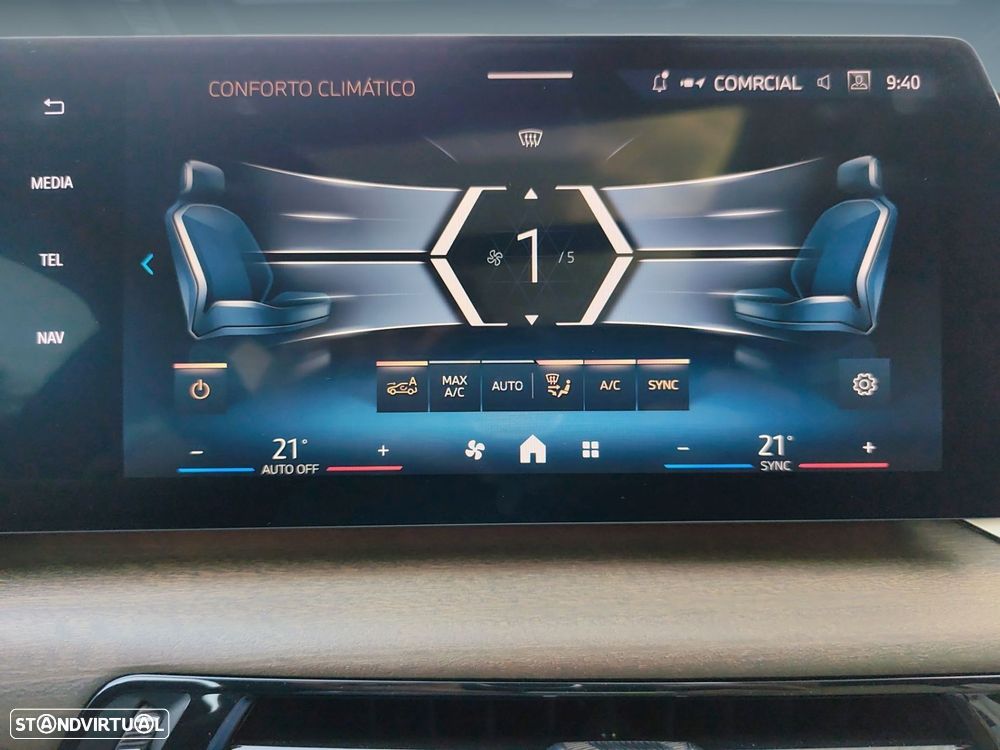 BMW iX1 eDrive20 Pack Desportivo M - 33