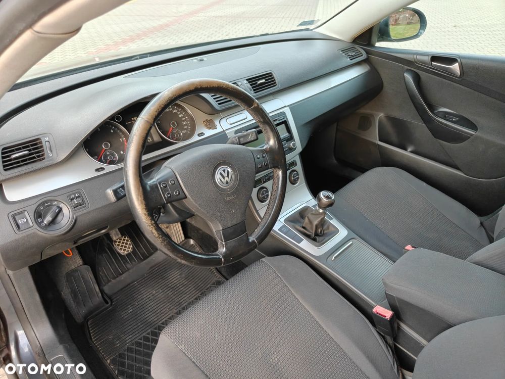 Volkswagen Passat - 18