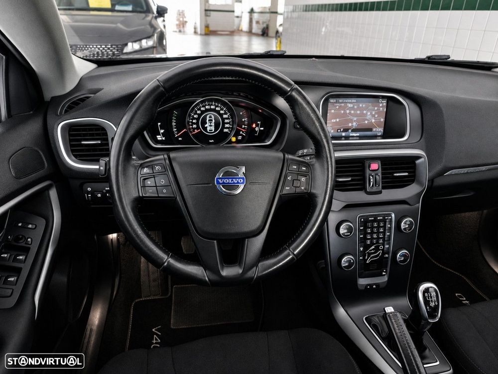 Volvo V40 1.6 D2 Momentum — fotografia 13