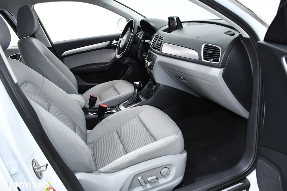 Audi Q3 1.4 TFSI Stronic Design - 12