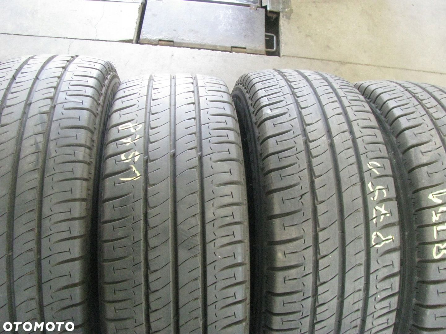 MICHELIN AGILIS 235/65R16C 8-9mm 4szt - 3