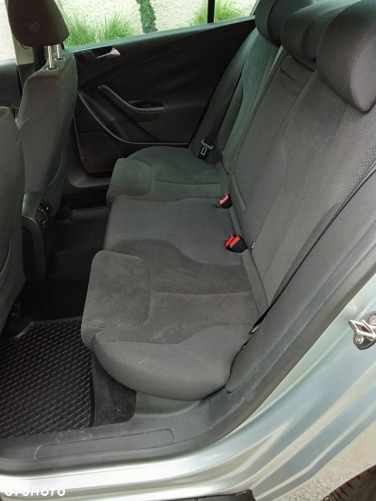 Volkswagen Passat - 22