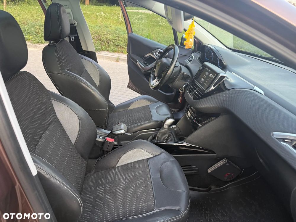 Peugeot 2008 1.2 Pure Tech Allure S&S - 15