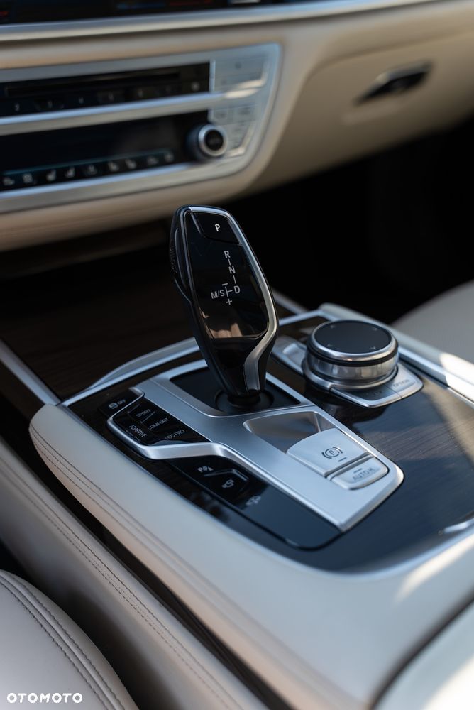 BMW Seria 7 - 29