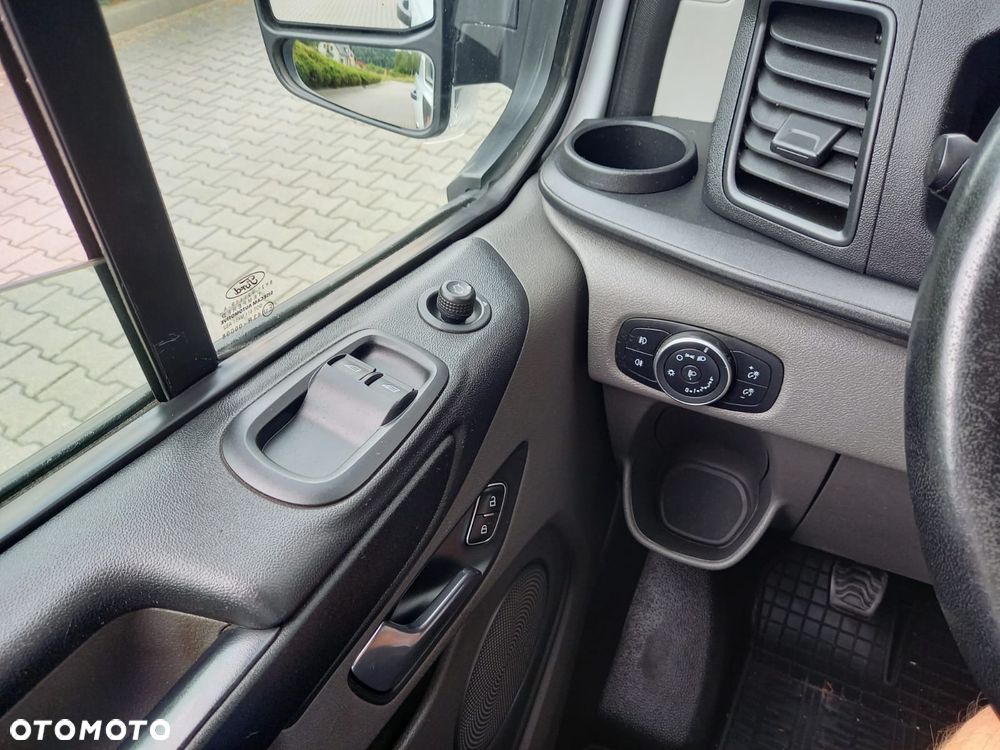 Ford Transit Custom 310 L2H1 Limited - 12