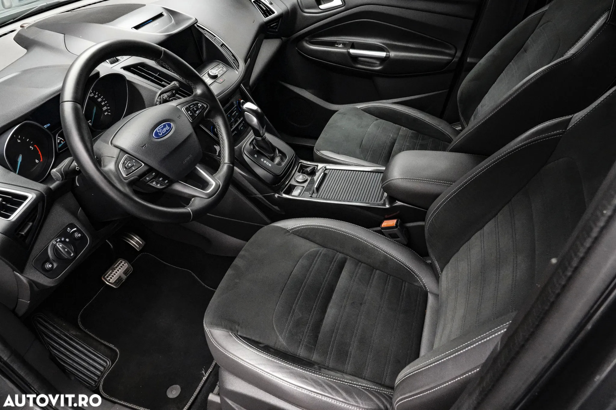 Ford Kuga 2.0 TDCi 4WD Powershift ST-Line - 9