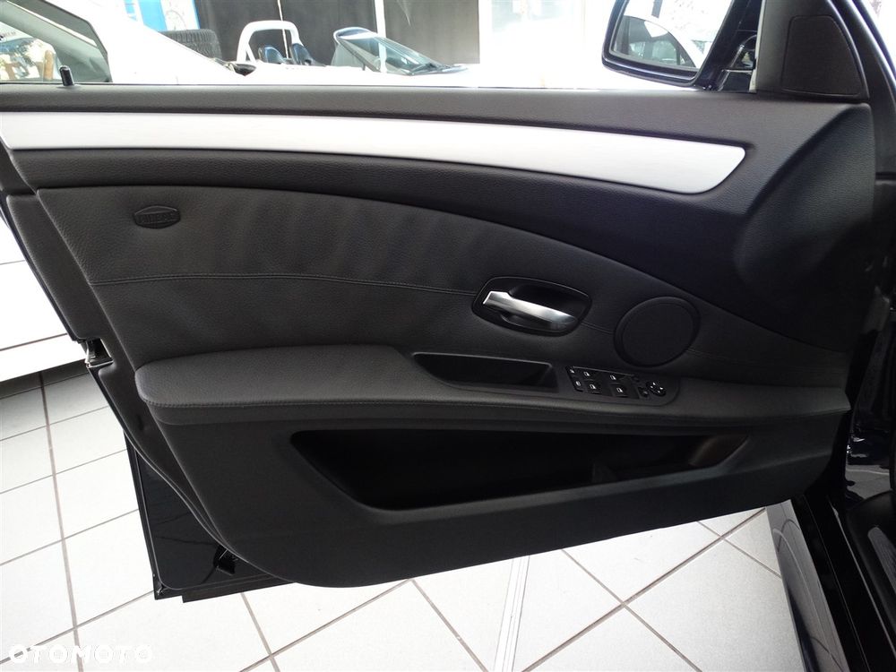 BMW Seria 5 530i - 22