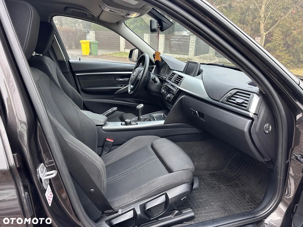 BMW Seria 3 320d Sport Line - 28